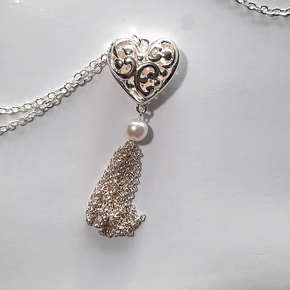 Kim Roger's Inspirations opera-length Statement Necklace Silver and Faux Pearl - Picture 2 of 6